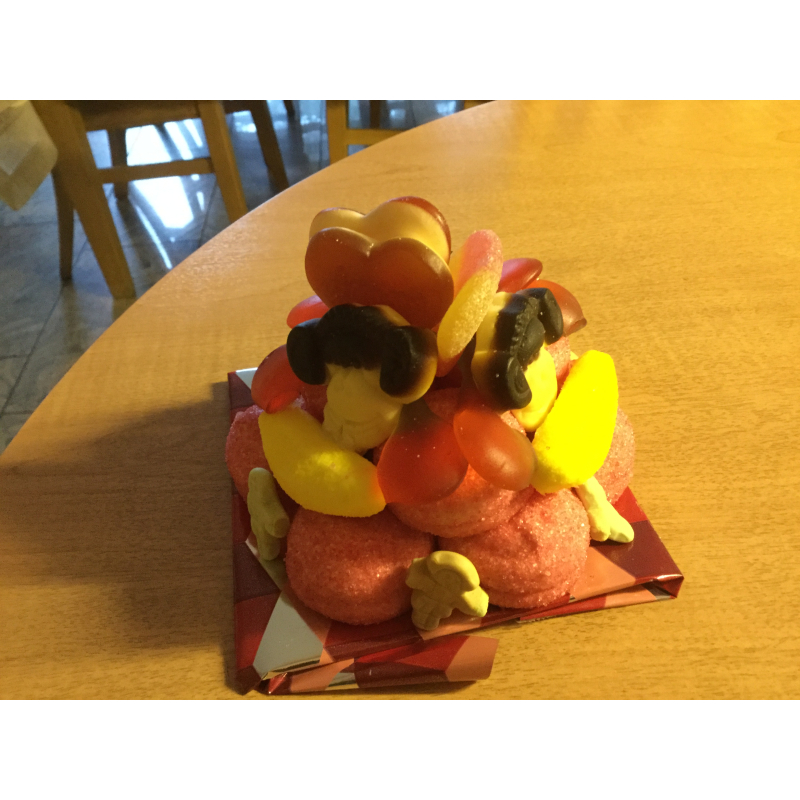 Snoep taart in overleg met met wat er op