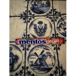 38Mentos rood fruit